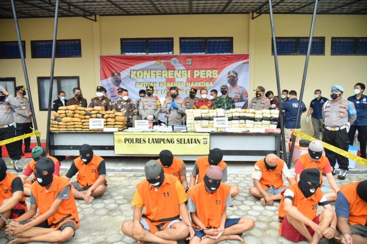 Kapolda Lampung Musnakan Ratusan Kilo Ganja dan Sabu serta Ribuan Butir Pil Extacy